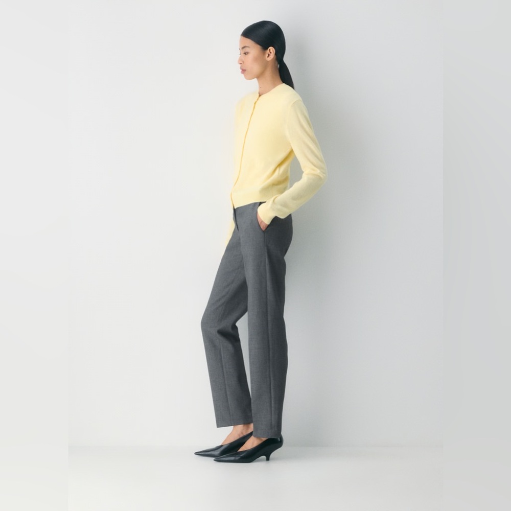 NWT - Aritzia Bare Cashmere Exemplar Cardigan - Butter Yellow Medium & XL - Picture 3 of 8